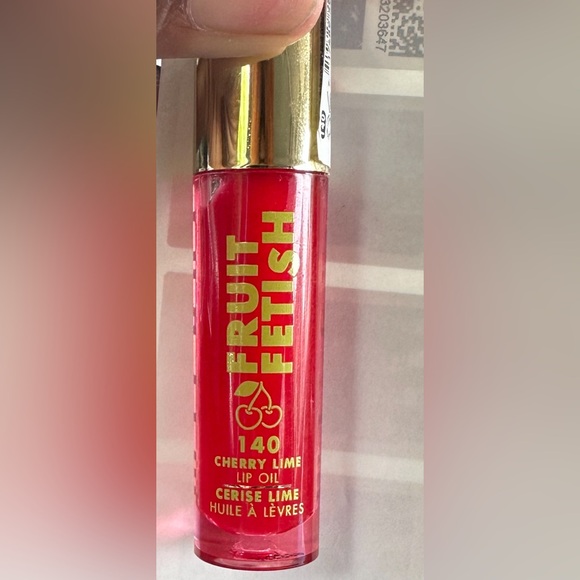 Milani Lip Oil: Cherry Like Flavor - Picture 1 of 2